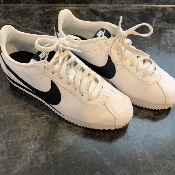 Nike size 7 wore once - Picture 1 of 1